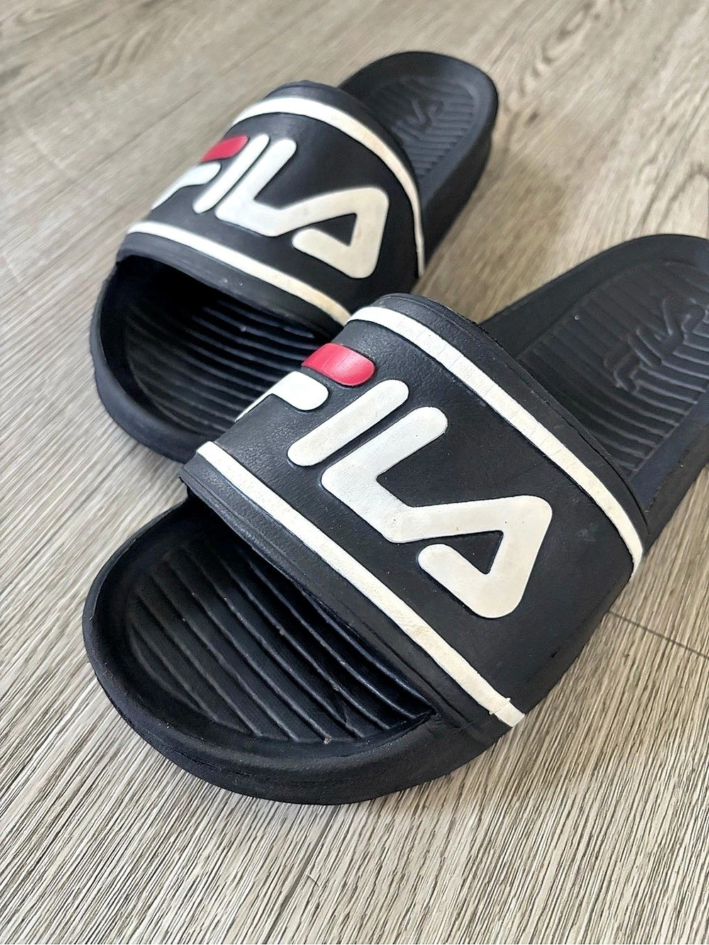5/$25✨Fila Drifter Slides Sandals Black & White